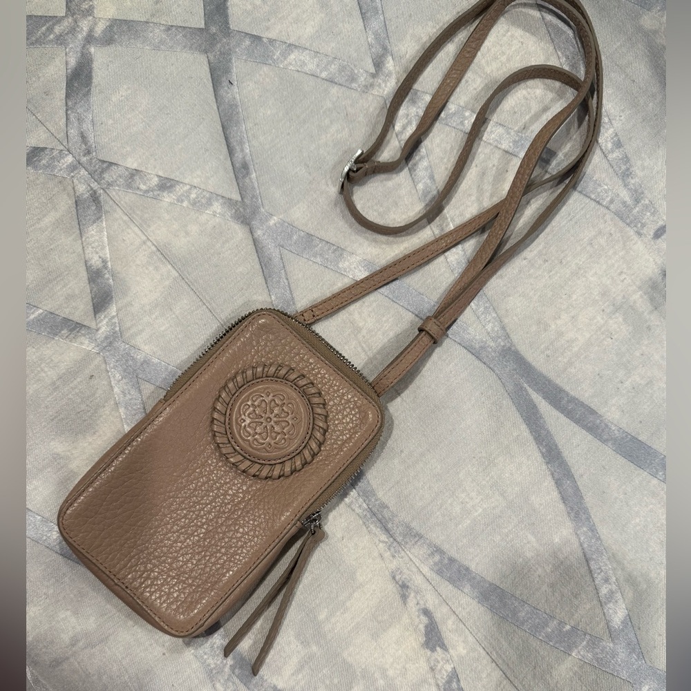 Brighton phone organizer